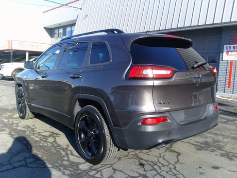 Used 2017 Jeep Cherokee High Altitude image 3