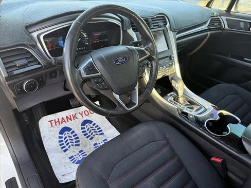 Used 2016 Ford Fusion SE image 12