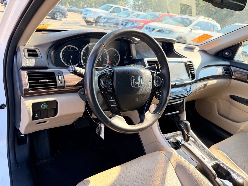 Used 2017 Honda Accord EX-L image 9