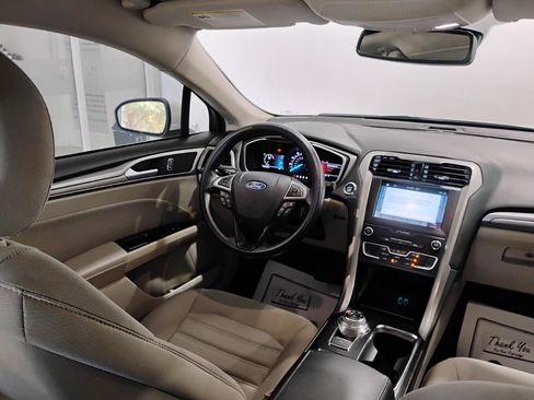 Used 2019 Ford Fusion SE FWD image 22