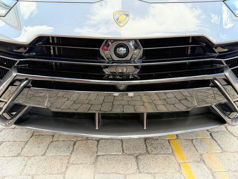 Used 2024 Lamborghini Urus Performante AWD/4WD image 7