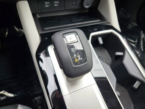 New 2025 Mitsubishi Outlander SE image 25