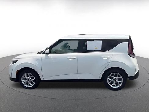 Used 2025 Kia Soul LX w/ LX Technology Package FWD image 10