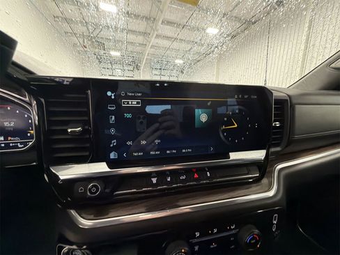 Used 2024 Chevrolet Silverado 2500 LT image 13