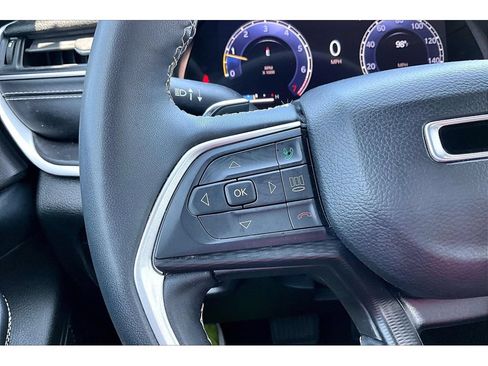 Certified 2023 Jeep Grand Cherokee Altitude AWD/4WD image 11