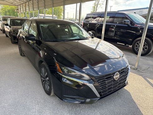 Used 2025 Nissan Altima 2.5 SV image 2