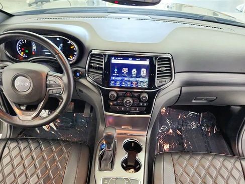 Used 2019 Jeep Grand Cherokee Laredo AWD/4WD image 35