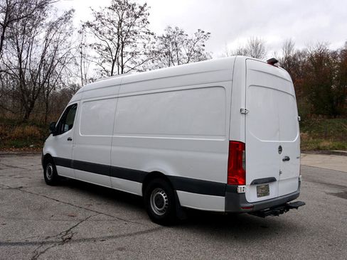 Used 2019 Freightliner Sprinter 170 image 3