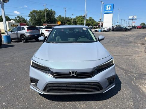 Used 2024 Honda Civic Touring image 2