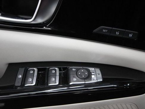 Used 2022 Kia Carnival SX image 11