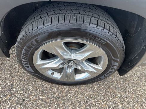 Used 2019 Toyota Highlander Limited AWD/4WD image 9