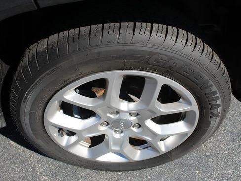 Used 2017 Jeep Renegade Latitude image 16