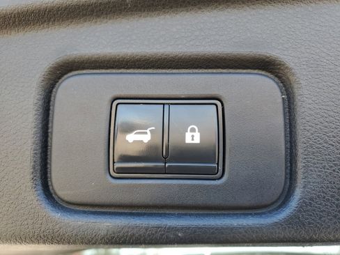 Used 2022 Nissan Pathfinder SL image 32