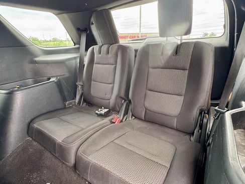 Used 2018 Ford Explorer XLT AWD/4WD image 11