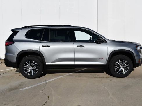 New 2026 GMC Acadia AT4 image 4