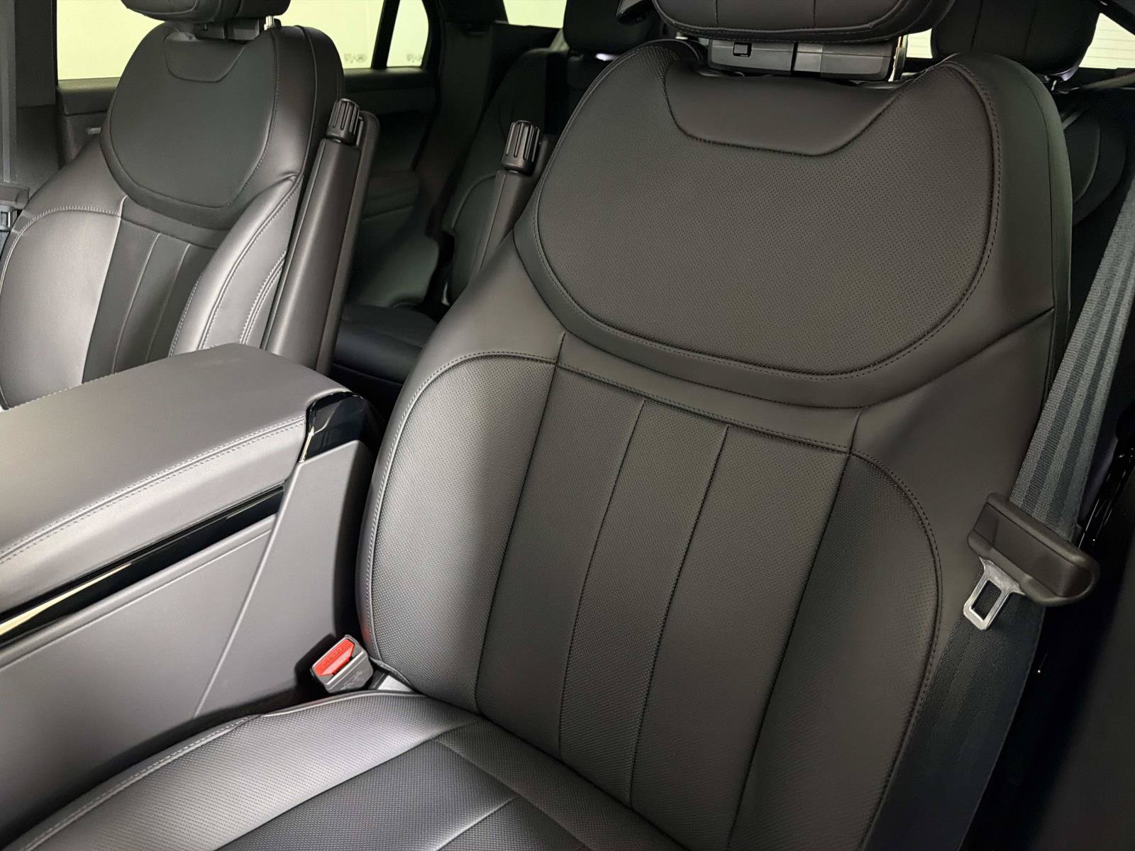New 2026 Land Rover Range Rover Sport SE AWD/4WD image 18