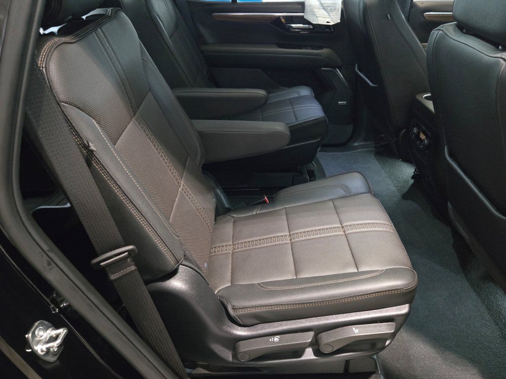 Used 2025 Chevrolet Tahoe High Country RWD image 10