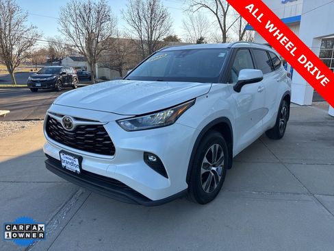 Used 2020 Toyota Highlander XLE image 3