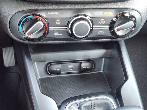 Certified 2025 Kia Soul LX w/ LX Technology Package FWD image 19