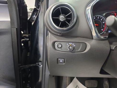 Used 2025 Chevrolet Blazer LT AWD/4WD image 19