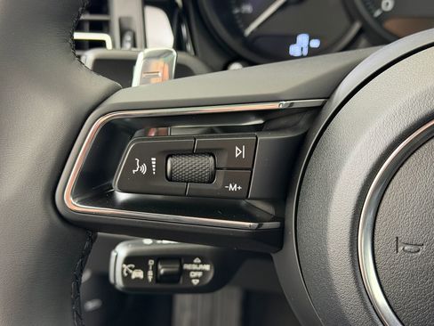Used 2026 Porsche Macan AWD/4WD image 21