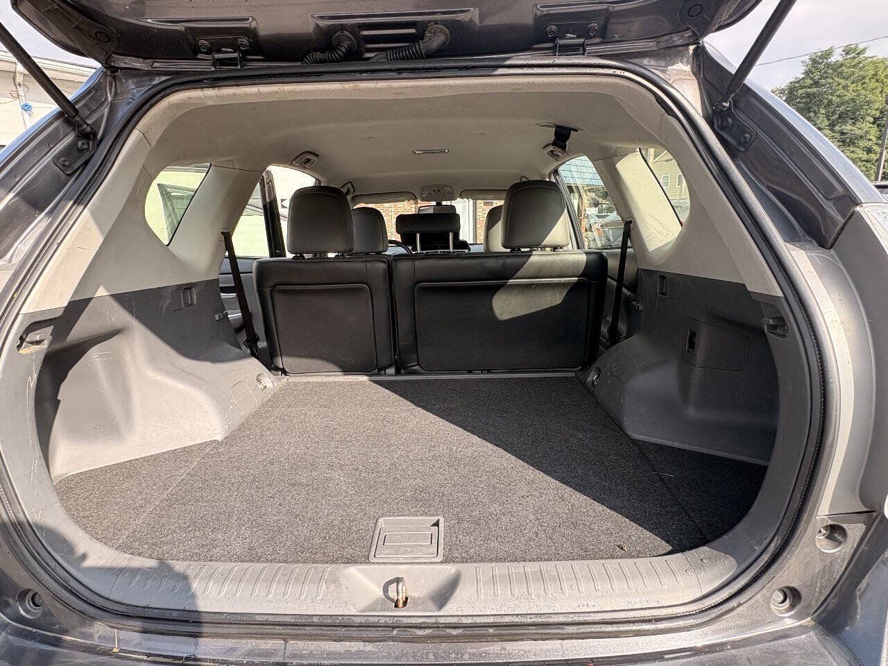 Used 2012 Toyota Prius V Five FWD image 27