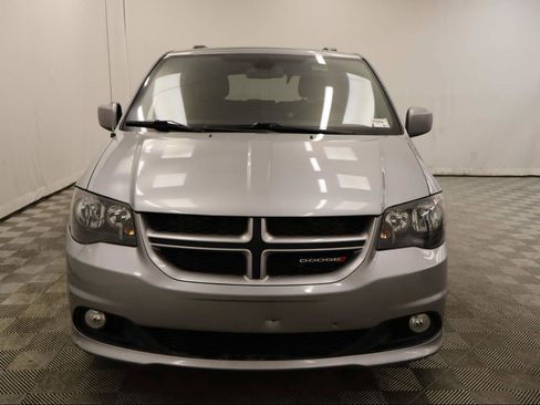 Used 2019 Dodge Grand Caravan GT image 4
