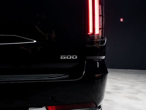Used 2025 Cadillac Escalade ESV Premium Luxury AWD/4WD image 19