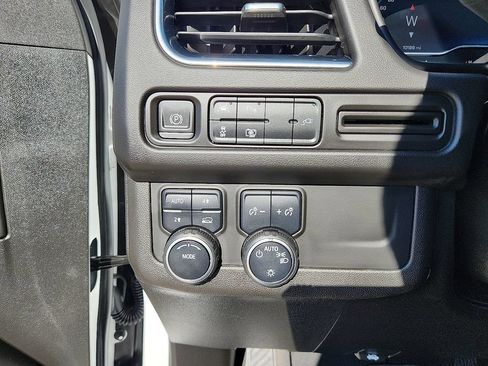 Used 2022 Chevrolet Suburban RST w/ Luxury Package AWD/4WD image 17