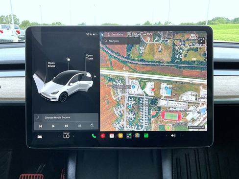 Used 2021 Tesla Model Y Long Range AWD/4WD image 14