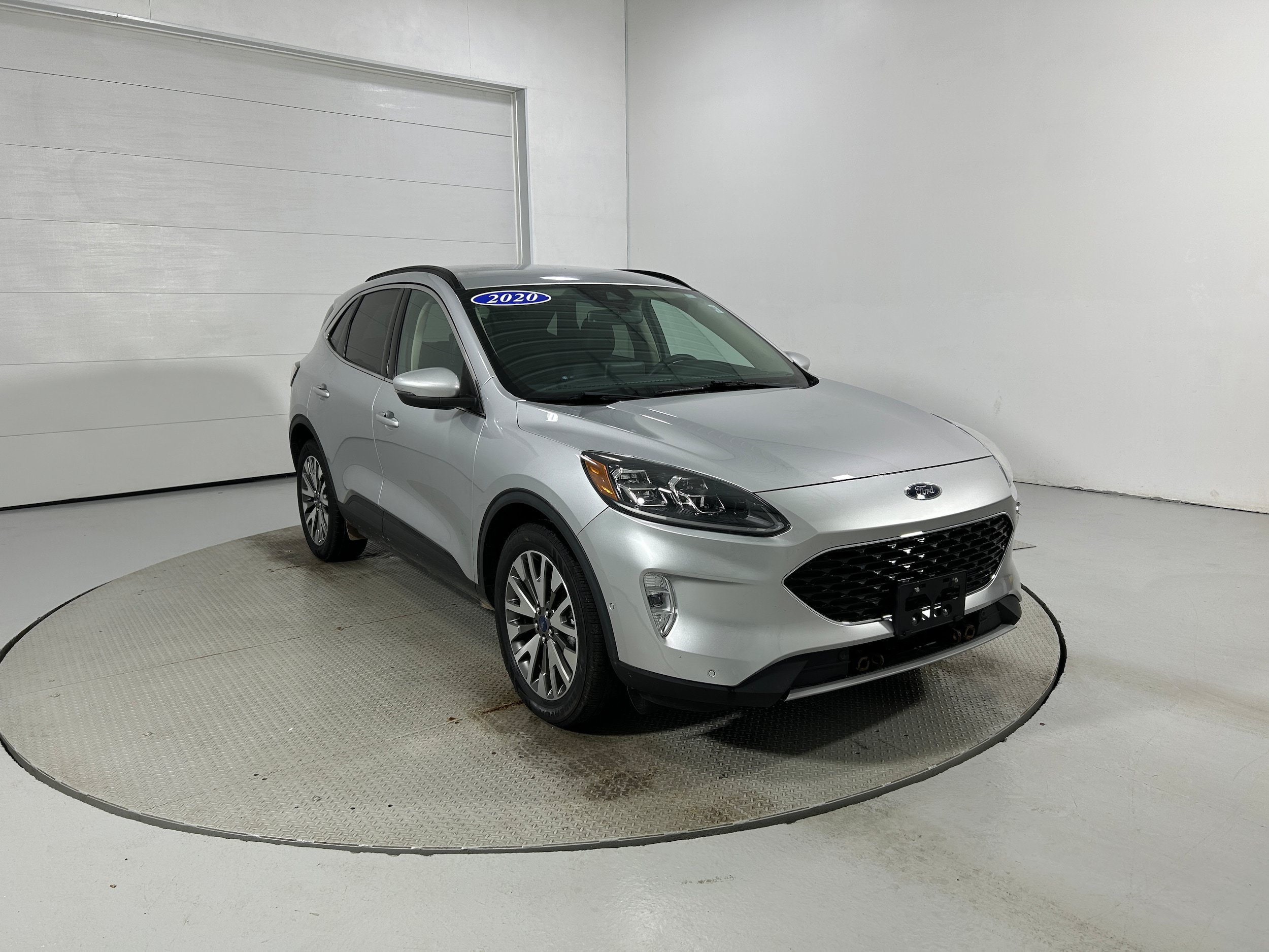 Used 2020 Ford Escape Titanium AWD/4WD image 2