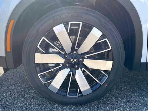 New 2025 Mitsubishi Outlander SE image 12