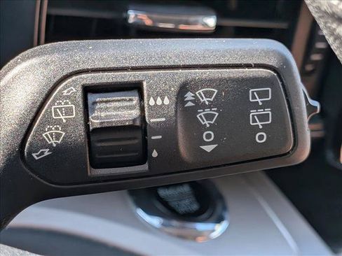 Used 2023 Ford Explorer XLT RWD image 17