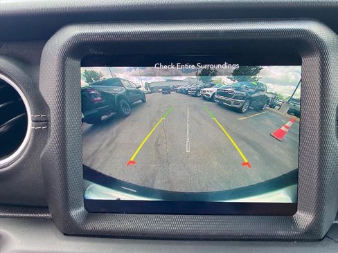 Used 2023 Jeep Wrangler Unlimited Sahara w/ LED Lighting Group AWD/4WD image 15