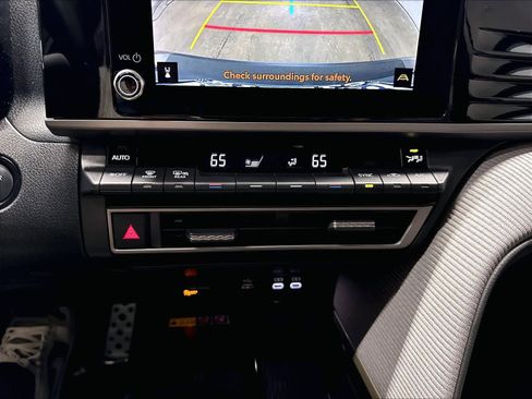 Used 2025 Toyota Camry SE FWD image 32