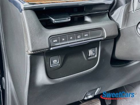 Used 2024 Cadillac Escalade Premium Luxury AWD/4WD image 22
