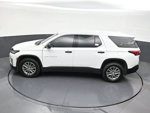 Used 2023 Chevrolet Traverse LS FWD image 17