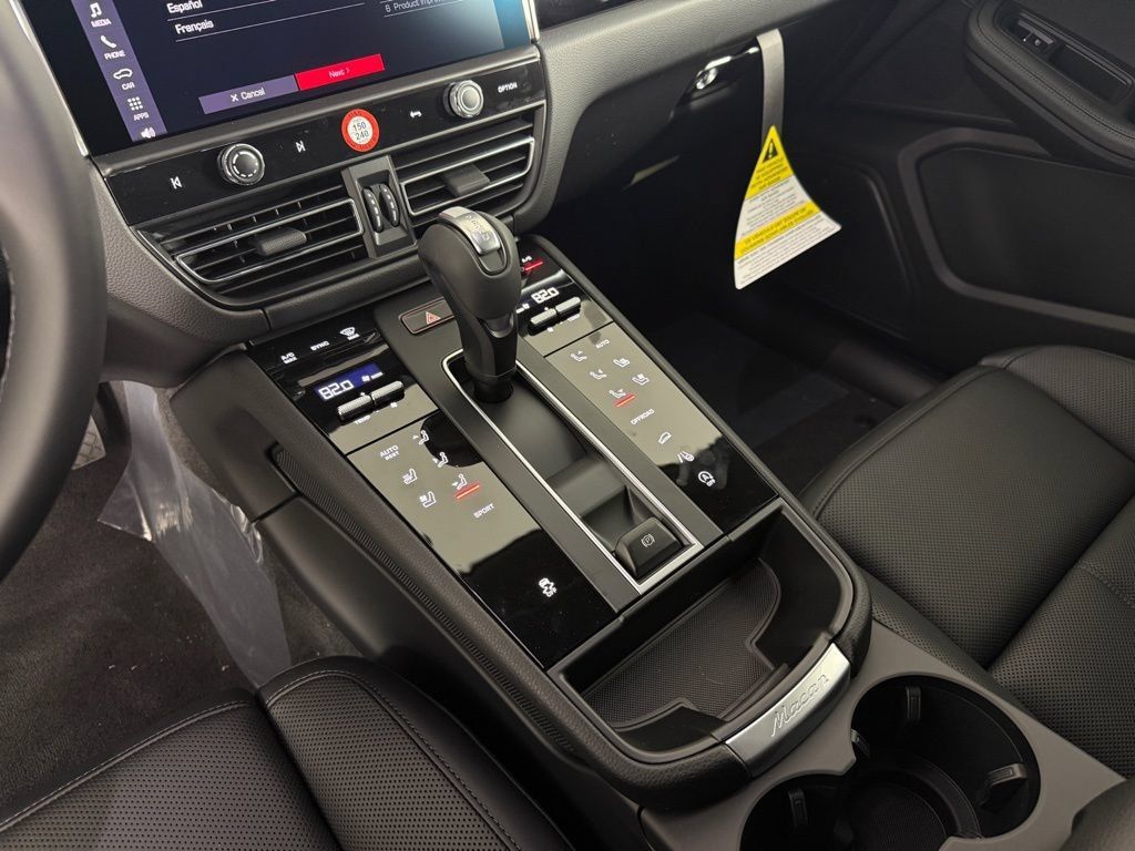 Certified 2026 Porsche Macan AWD/4WD image 25