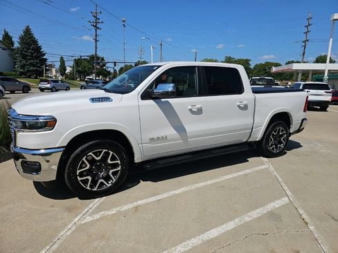 Used 2025 RAM 1500 Laramie AWD/4WD image 10