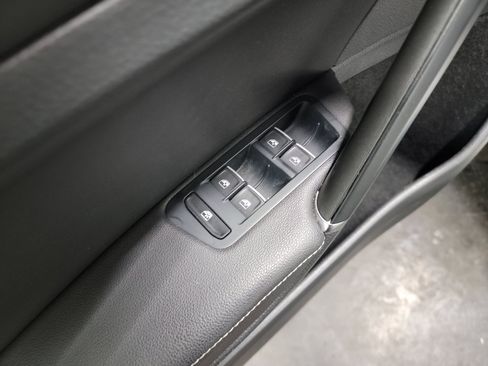 Used 2018 Volkswagen Golf R 4-Door image 14