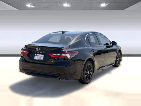 Used 2022 Toyota Camry LE FWD image 9