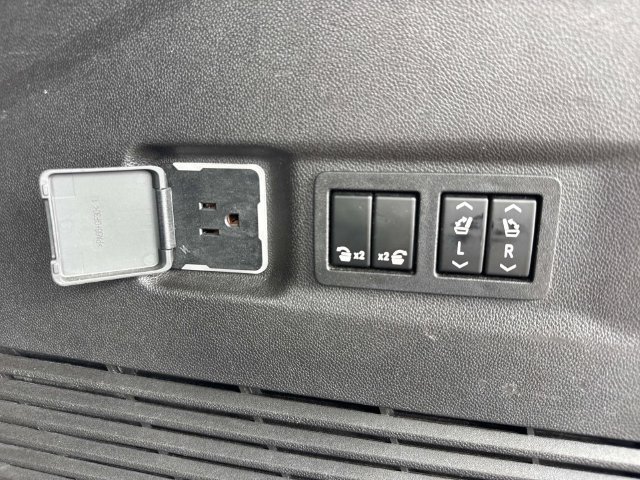 Used 2021 GMC Yukon XL AT4 w/ AT4 Premium Plus Package AWD/4WD image 15