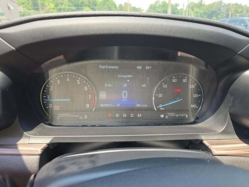 Used 2021 Ford Explorer Limited w/ Equipment Group 301A AWD/4WD image 8