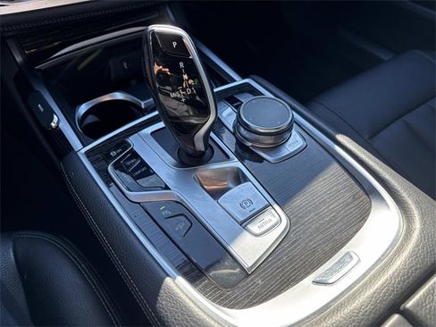 Used 2019 BMW 740i xDrive image 33