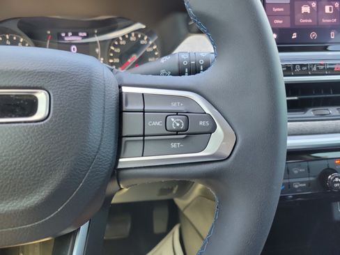 Used 2022 Jeep Compass Latitude w/ Sun and Sound Group AWD/4WD image 19