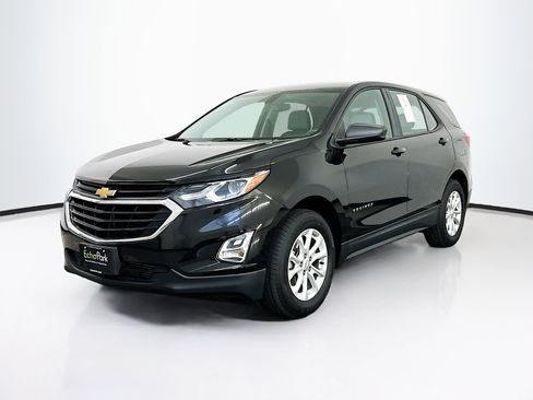 Used 2018 Chevrolet Equinox LS image 3