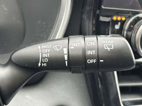 Used 2023 Toyota Highlander Limited image 35