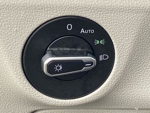 Certified 2024 Volkswagen Jetta SE image 15