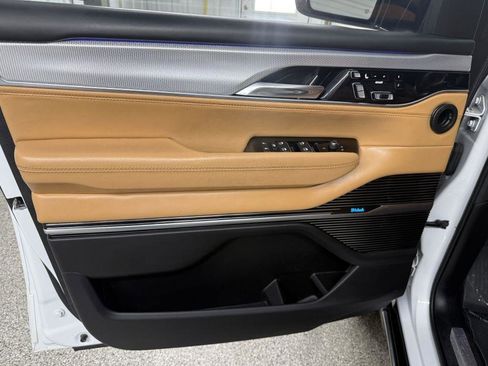 Used 2022 Jeep Grand Wagoneer Series III w/ Rear Seat Video Group 1 image 25