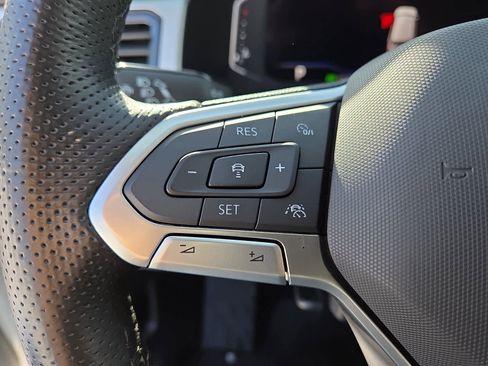 Used 2022 Volkswagen Atlas SEL R-Line image 23